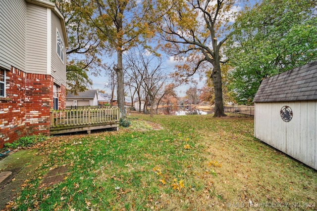 view of yard featuring a water view