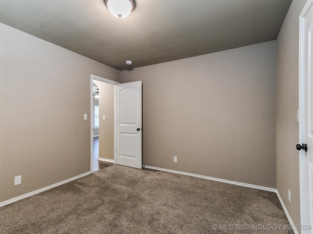 spare room with carpet flooring