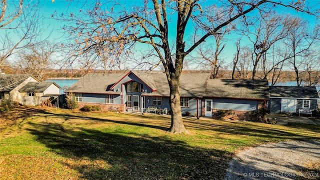 view of front of property with a front lawn