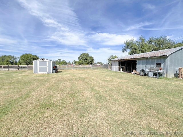 view of yard featuring a rural view and an outdoor structure