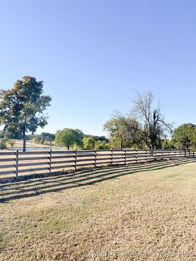 view of yard featuring a rural view