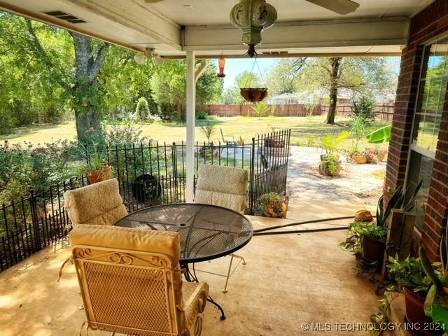 view of patio featuring ceiling fan