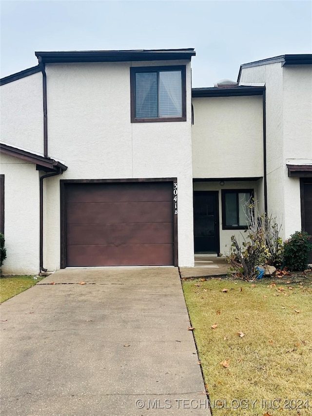 view of front facade with a garage and a front lawn