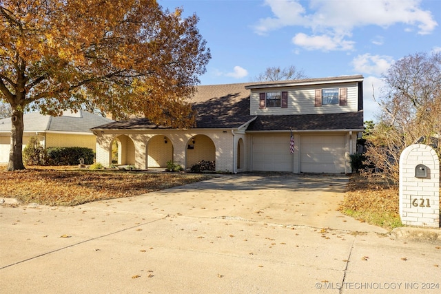 view of front facade featuring a garage