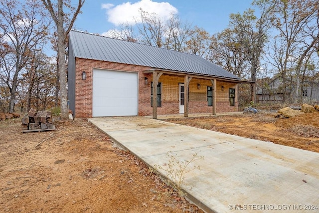 view of front of house featuring a garage and covered porch