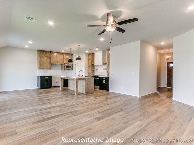 kitchen with stainless steel appliances, light hardwood / wood-style flooring, pendant lighting, a kitchen island with sink, and ceiling fan with notable chandelier