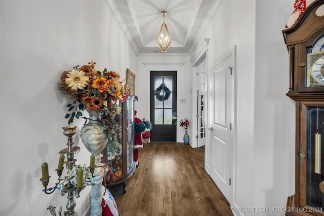 foyer entrance featuring a notable chandelier, dark hardwood / wood-style floors, and ornamental molding