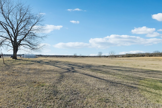 view of yard featuring a rural view