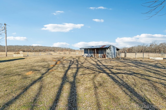 view of yard featuring an outdoor structure and a rural view