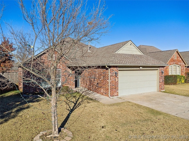 view of front of house featuring a garage and a front lawn