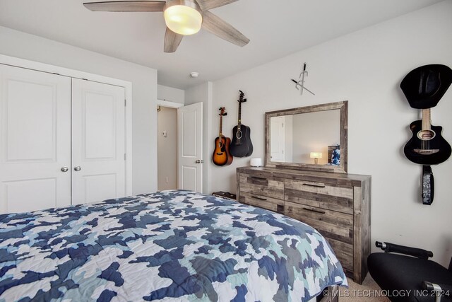 bedroom with carpet flooring, a closet, and ceiling fan