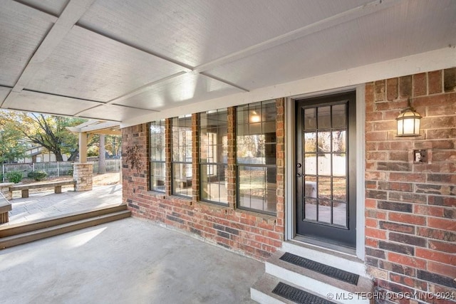 property entrance with covered porch