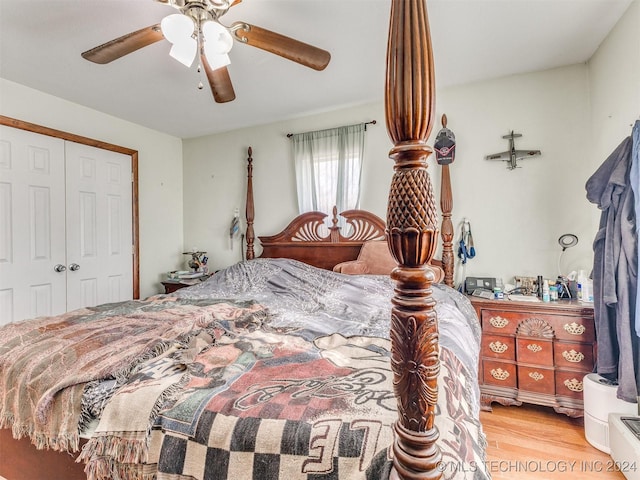 bedroom with light wood finished floors, a ceiling fan, and a closet