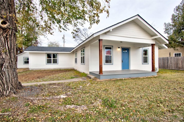 view of front facade with covered porch and a front yard