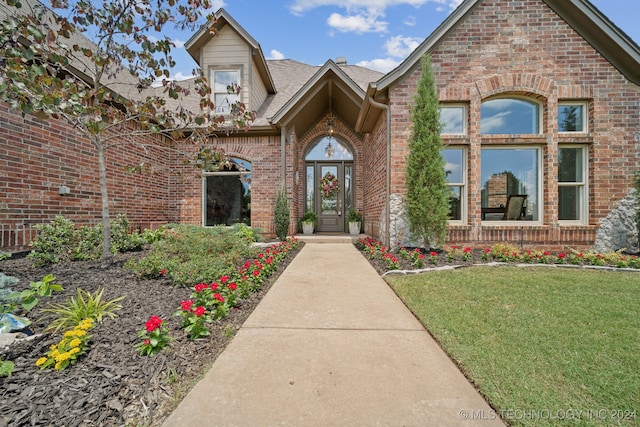 view of front of property with a front yard