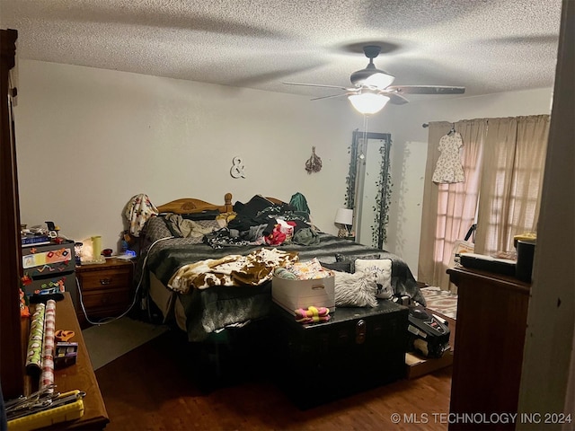 bedroom featuring hardwood / wood-style floors, a textured ceiling, and ceiling fan