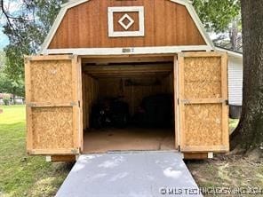 view of outbuilding