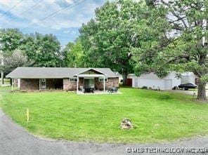 ranch-style home with a front yard