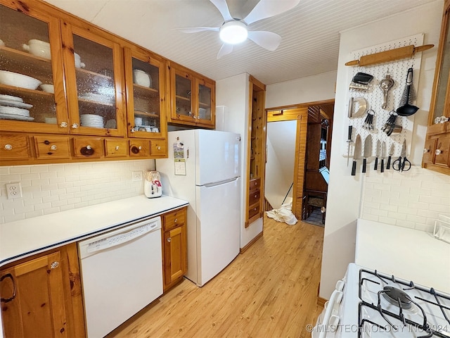 kitchen featuring ceiling fan, tasteful backsplash, white appliances, and light hardwood / wood-style flooring