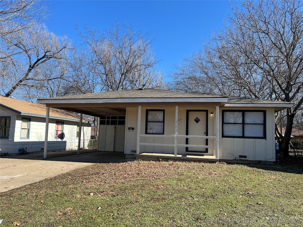 view of front of home with a carport