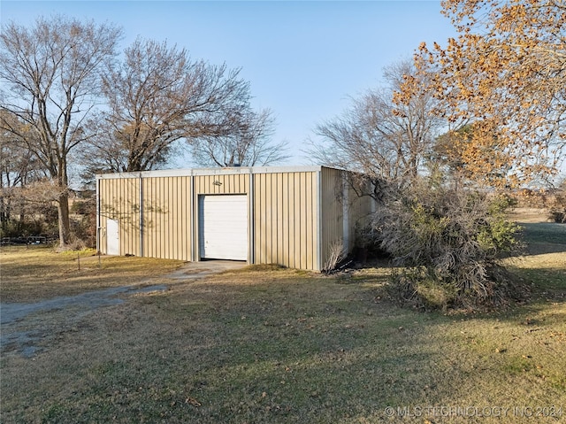 view of outdoor structure with a garage and a yard