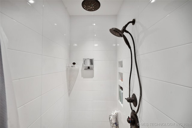 details featuring tiled shower