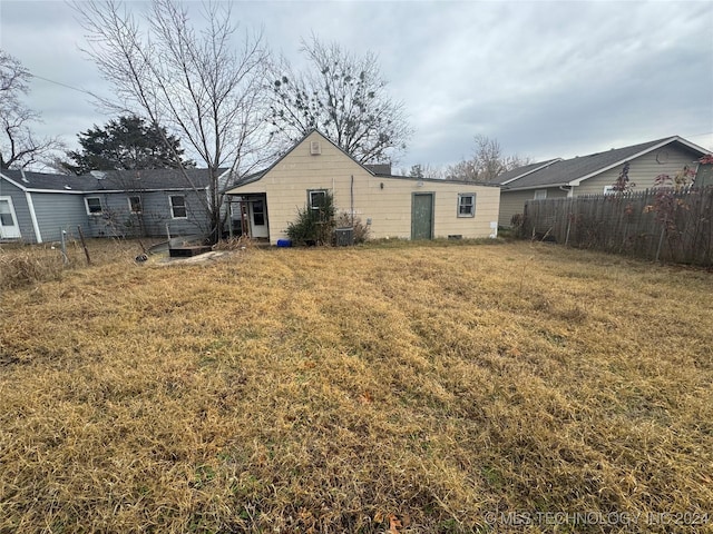 view of yard featuring central AC