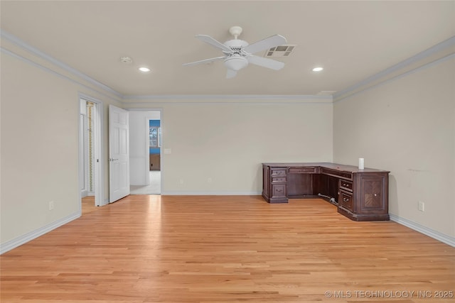 empty room featuring light hardwood / wood-style floors, crown molding, and ceiling fan