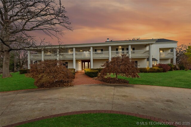 view of outdoor building at dusk