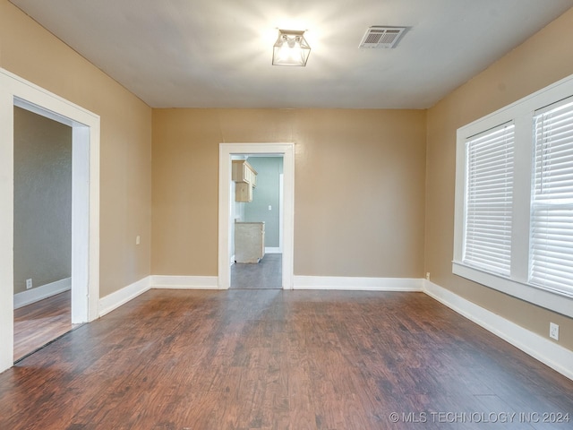 spare room featuring dark wood-type flooring