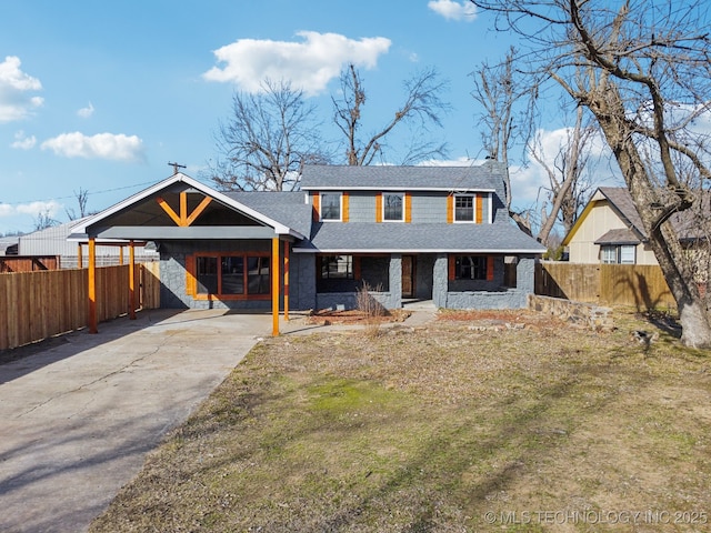 view of front of home with a carport, a porch, and a front yard