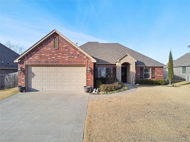 view of front of house featuring a garage and a front yard