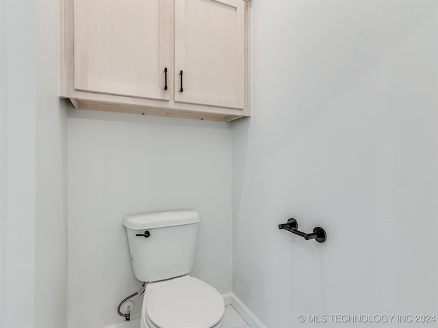 bathroom featuring toilet