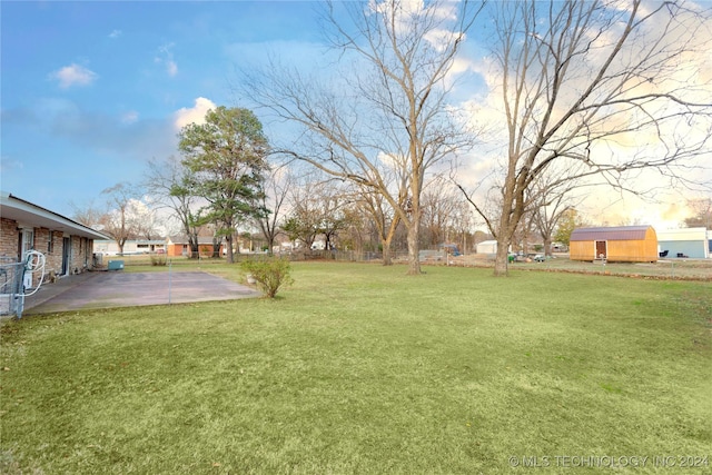 view of yard featuring a patio