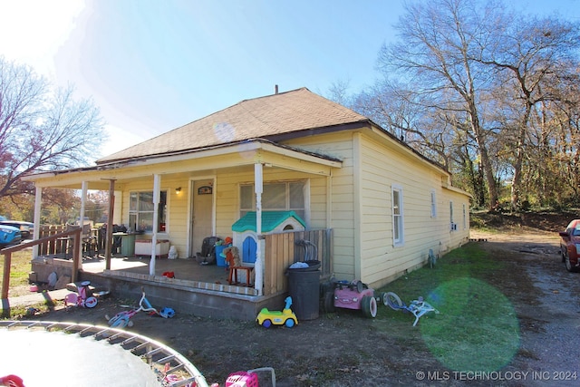 view of front facade featuring covered porch