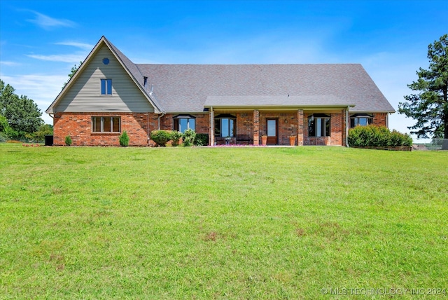 view of front of home featuring a front yard