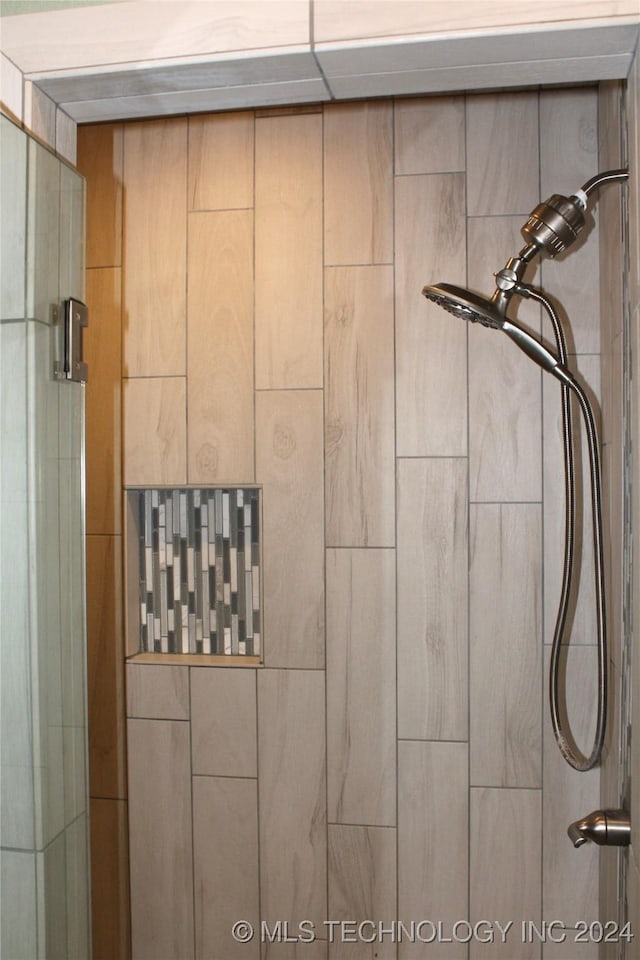 details with a tile shower