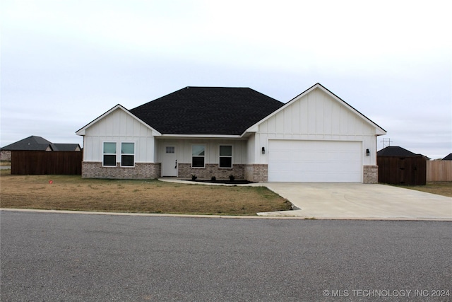 view of front facade featuring a front yard and a garage