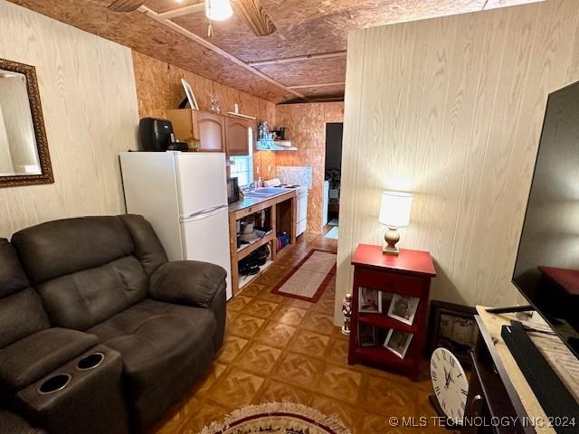 living room featuring ceiling fan and sink