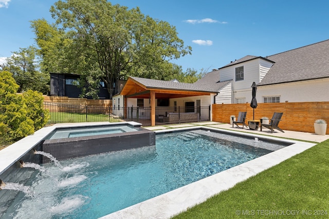 view of pool with an in ground hot tub and pool water feature