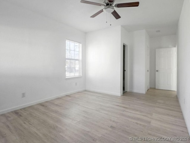 empty room featuring light hardwood / wood-style floors and ceiling fan