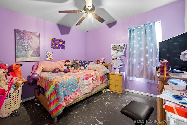 bedroom with ceiling fan