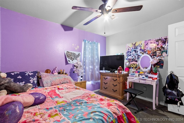 bedroom featuring ceiling fan