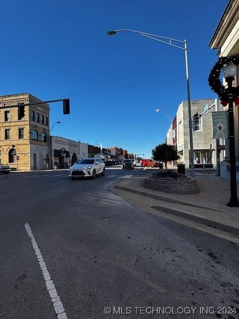 8 W Main St, Ardmore, OK 73401 - view of asphalt street with street lighting, sidewalks, and curbs