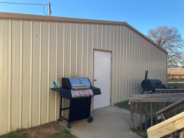 view of outbuilding