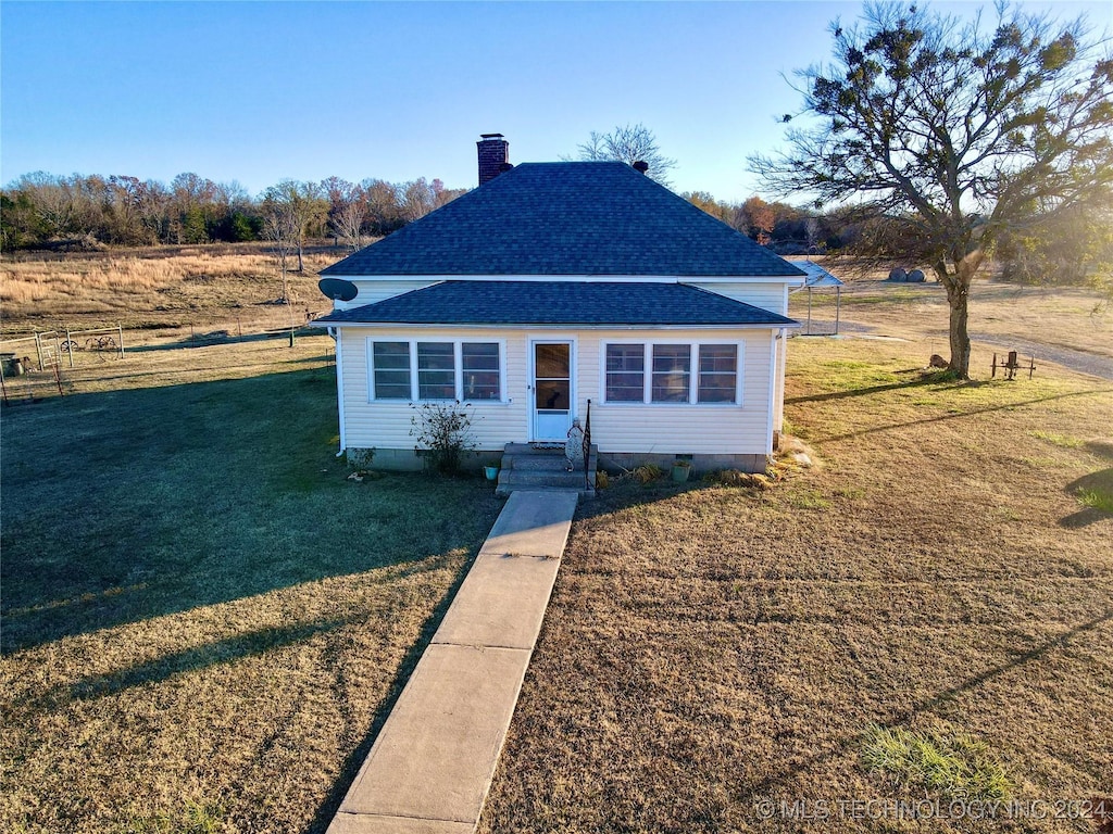 bungalow-style home featuring a front lawn