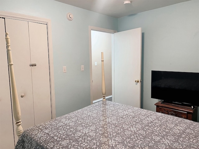 bedroom featuring a closet