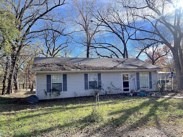 view of front of house with a front lawn