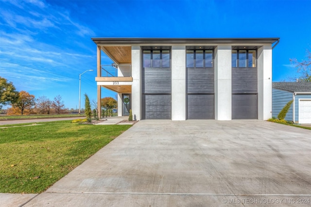 garage with a yard