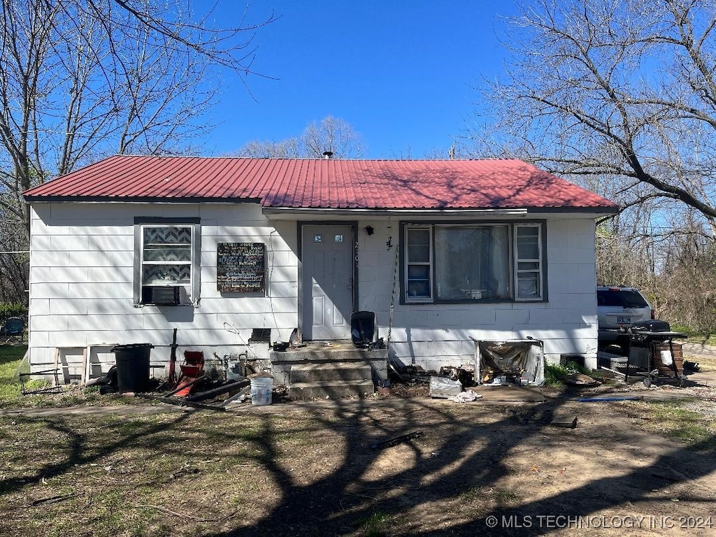 view of front of property